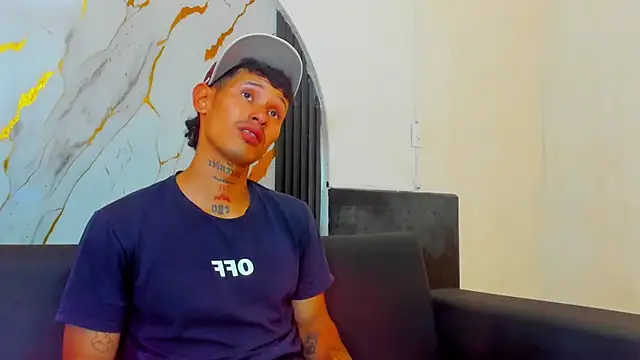 Snapshot of Asthondream_ chatting on 11/30/25, 02:32 Asthondream online show from 11/30/25, 02:32