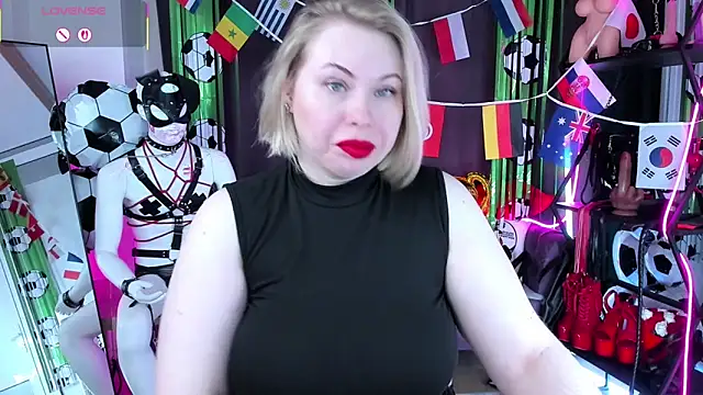 Snapshot of Anna_Maxwell chatting on 06/15/26, 02:03 Anna Maxwell online show from 06/15/26, 02:03