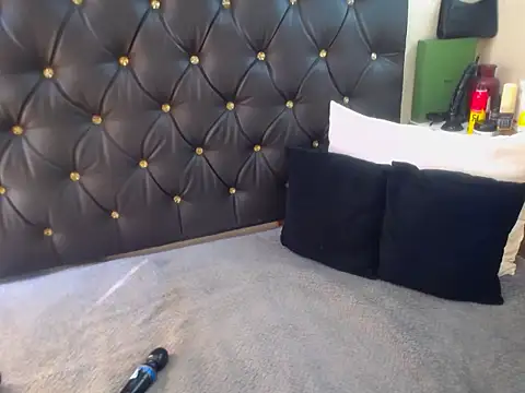 Snapshot of DojaBoootie chatting on 11/19/25, 06:24 DojaBoootie online show from 11/19/25, 06:24