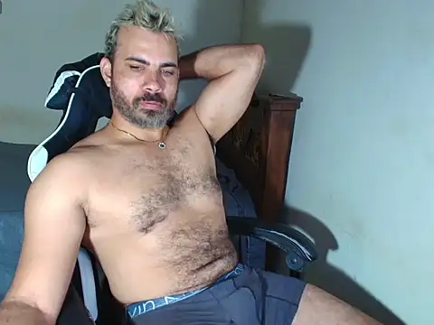 Snapshot of max_love255 chatting on 01/17/26, 01:05 max love255 online show from 01/17/26, 01:05