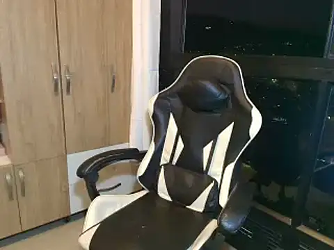 Snapshot of max_love255 chatting on 03/04/26, 11:22 max love255 online show from 03/04/26, 11:22