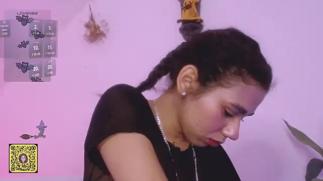 Snapshot of Nocturnawitch chatting on 10/14/25, 01:39 Nocturnawitch online show from 10/14/25, 01:39