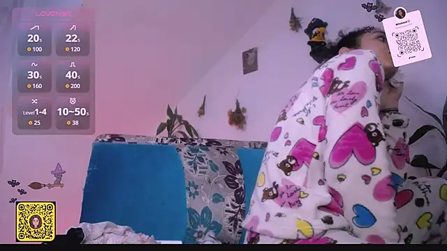 Snapshot of Nocturnawitch chatting on 10/24/25, 01:07 Nocturnawitch online show from 10/24/25, 01:07