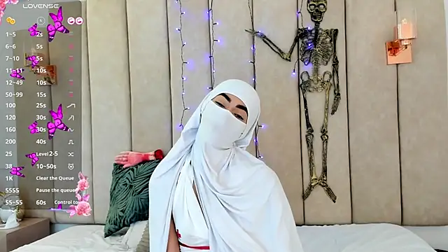  Zahiira  online show from 10/31/25, 12:06