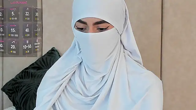  Zahiira  online show from 11/18/25, 12:09