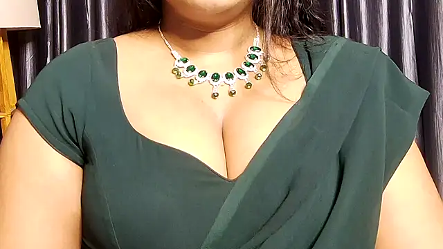 Snapshot of Webrowncouple chatting on 11/12/25, 04:18 Webrowncouple online show from 11/12/25, 04:18