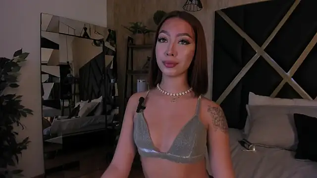 Snapshot of AllisonOwens chatting on 11/25/25, 09:53 AllisonOwens online show from 11/25/25, 09:53