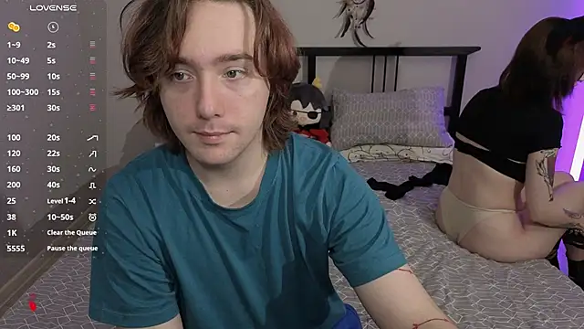 Snapshot of ellen_and_danny chatting on 10/31/25, 05:47 ellen and danny online show from 10/31/25, 05:47