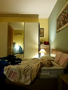 Snapshot of KalendaXL chatting on 10/28/25, 07:05 KalendaXL online show from 10/28/25, 07:05