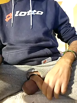 Snapshot of KalendaXL chatting on 11/16/25, 09:20 KalendaXL online show from 11/16/25, 09:20