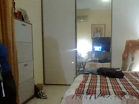 Snapshot of KalendaXL chatting on 11/17/25, 07:08 KalendaXL online show from 11/17/25, 07:08