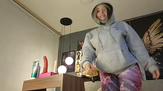 Snapshot of Mafecosecret chatting on 11/06/25, 04:13 Mafecosecret online show from 11/06/25, 04:13