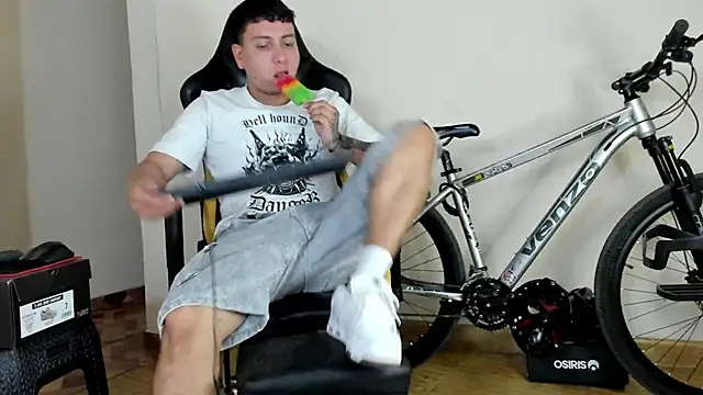 Snapshot of HELLSTAR chatting on 10/19/25, 08:26 HELLSTAR online show from 10/19/25, 08:26