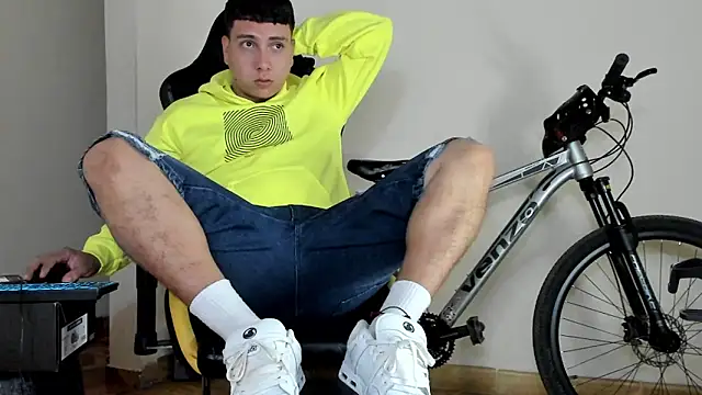 Snapshot of HELLSTAR chatting on 10/20/25, 08:04 HELLSTAR online show from 10/20/25, 08:04