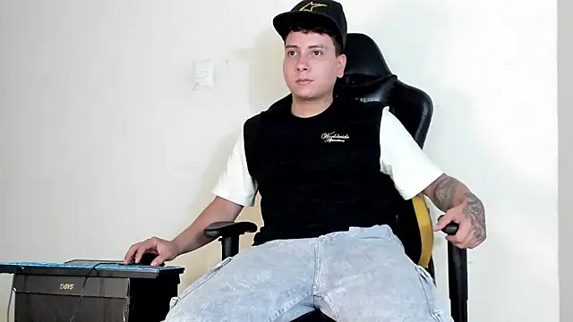 Snapshot of HELLSTAR chatting on 11/16/25, 08:53 HELLSTAR online show from 11/16/25, 08:53