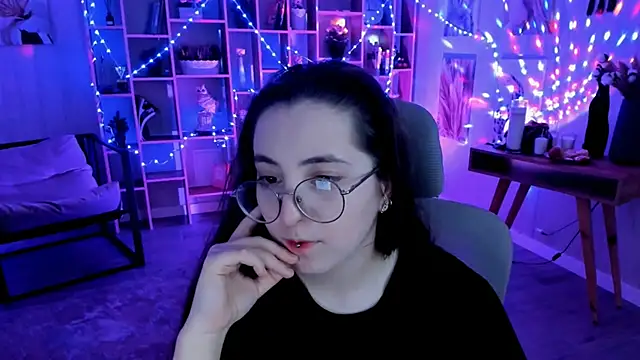 Snapshot of VirtuallVoyant chatting on 09/11/25, 02:17 VirtuallVoyant online show from 09/11/25, 02:17