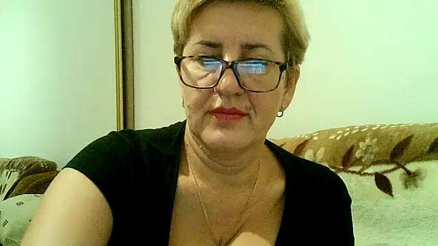 Snapshot of Dana4921 chatting on 10/31/25, 05:47 Dana4921 online show from 10/31/25, 05:47