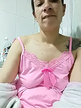 Snapshot of kim_lebanon chatting on 09/26/25, 05:44 kim lebanon online show from 09/26/25, 05:44