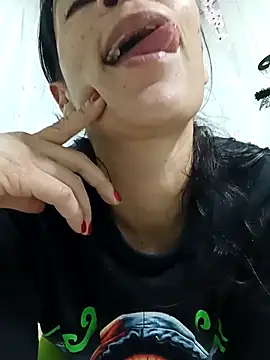 Snapshot of kim_lebanon chatting on 11/02/25, 04:04 kim lebanon online show from 11/02/25, 04:04