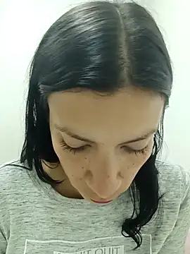 Snapshot of kim_lebanon chatting on 11/25/25, 04:23 kim lebanon online show from 11/25/25, 04:23