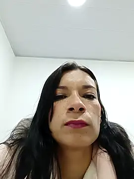 Snapshot of kim_lebanon chatting on 12/17/25, 09:15 kim lebanon online show from 12/17/25, 09:15