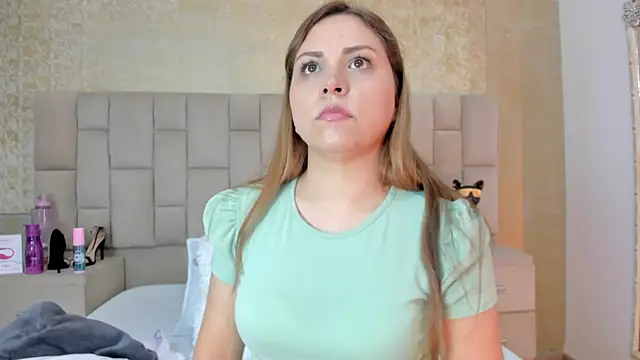 cloesummerr  online show from 10/22/25, 01:11