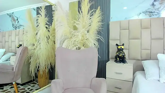 cloesummerr  online show from 02/15/26, 12:47