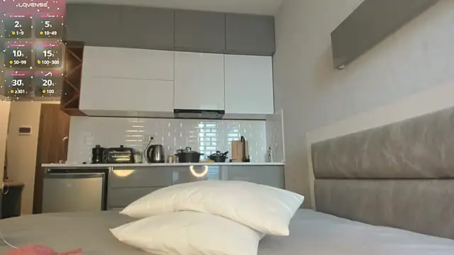 Snapshot of Clarity_Yumi chatting on 09/10/25, 05:29 Clarity Yumi online show from 09/10/25, 05:29