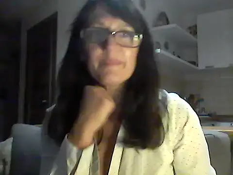 Snapshot of Elena48324 chatting on 10/06/25, 05:43 Elena48324 online show from 10/06/25, 05:43