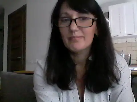 Snapshot of Elena48324 chatting on 10/29/25, 11:01 Elena48324 online show from 10/29/25, 11:01