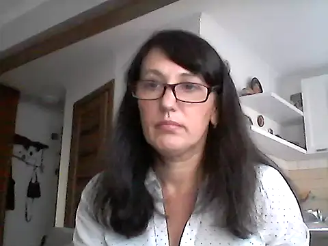 Snapshot of Elena48324 chatting on 11/04/25, 01:43 Elena48324 online show from 11/04/25, 01:43