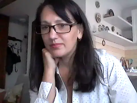 Snapshot of Elena48324 chatting on 11/07/25, 01:33 Elena48324 online show from 11/07/25, 01:33