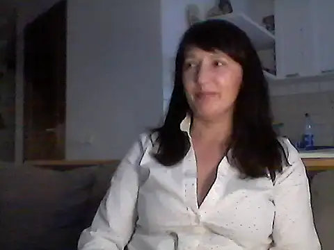 Snapshot of Elena48324 chatting on 11/16/25, 12:33 Elena48324 online show from 11/16/25, 12:33