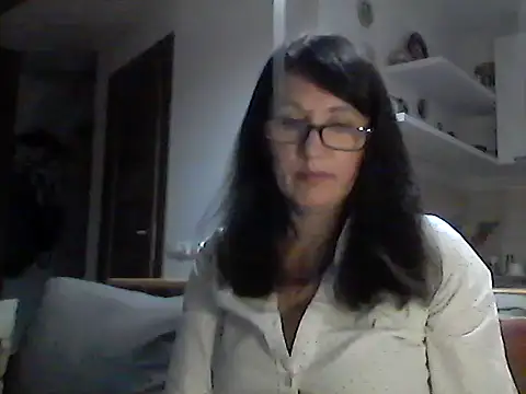 Snapshot of Elena48324 chatting on 11/21/25, 02:05 Elena48324 online show from 11/21/25, 02:05