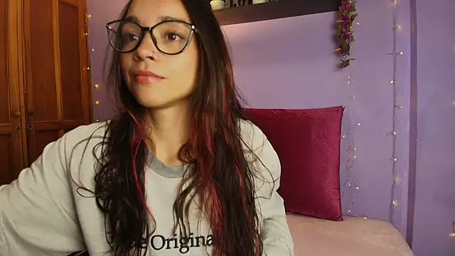 Snapshot of Dafne_Mel chatting on 10/18/25, 07:47 Dafne Mel online show from 10/18/25, 07:47
