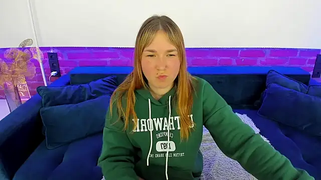 Snapshot of Sofii_darling chatting on 11/19/25, 05:35 Sofii darling online show from 11/19/25, 05:35