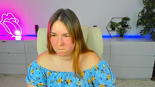 Snapshot of Sofii_darling chatting on 02/01/26, 05:00 Sofii darling online show from 02/01/26, 05:00