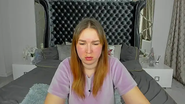 Snapshot of Sofii_darling chatting on 02/22/26, 05:33 Sofii darling online show from 02/22/26, 05:33