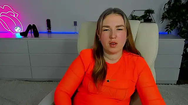 Snapshot of Sofii_darling chatting on 02/23/26, 05:54 Sofii darling online show from 02/23/26, 05:54