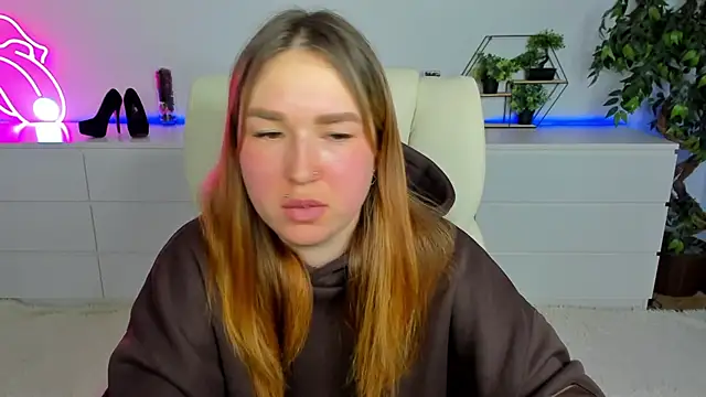 Snapshot of Sofii_darling chatting on 02/25/26, 05:44 Sofii darling online show from 02/25/26, 05:44