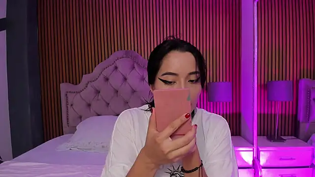 Snapshot of Starbutterflyy_ chatting on 11/04/25, 04:11 Starbutterflyy online show from 11/04/25, 04:11