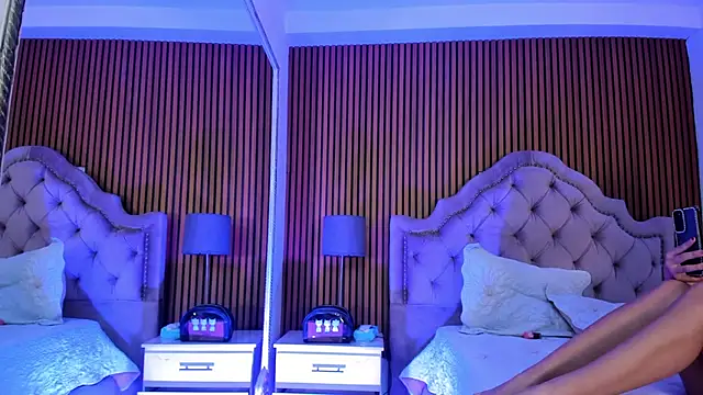 Snapshot of Starbutterflyy_ chatting on 11/13/25, 04:11 Starbutterflyy online show from 11/13/25, 04:11