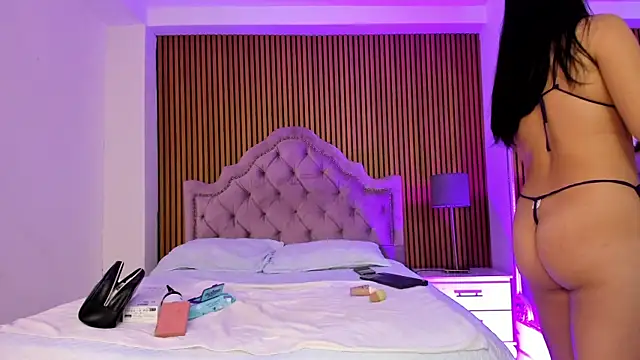 Snapshot of Starbutterflyy_ chatting on 11/17/25, 04:07 Starbutterflyy online show from 11/17/25, 04:07