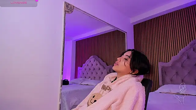 Snapshot of Starbutterflyy_ chatting on 11/29/25, 04:04 Starbutterflyy online show from 11/29/25, 04:04