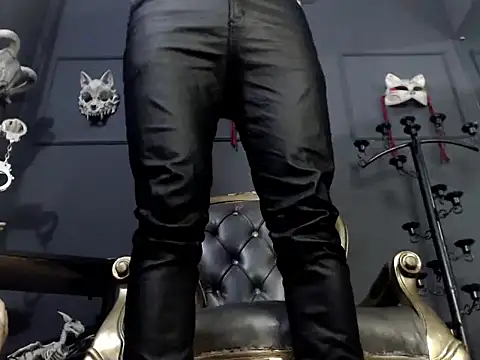 Snapshot of zain_kreigger chatting on 11/15/25, 01:14 zain kreigger online show from 11/15/25, 01:14