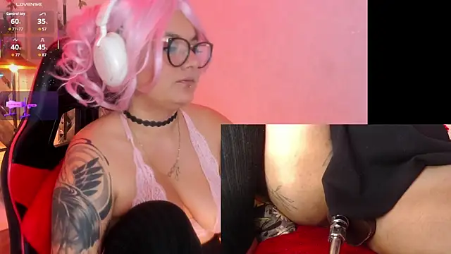 Snapshot of EternaAura chatting on 09/19/25, 01:01 EternaAura online show from 09/19/25, 01:01