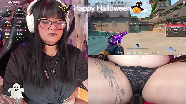 Snapshot of EternaAura chatting on 10/30/25, 01:01 EternaAura online show from 10/30/25, 01:01