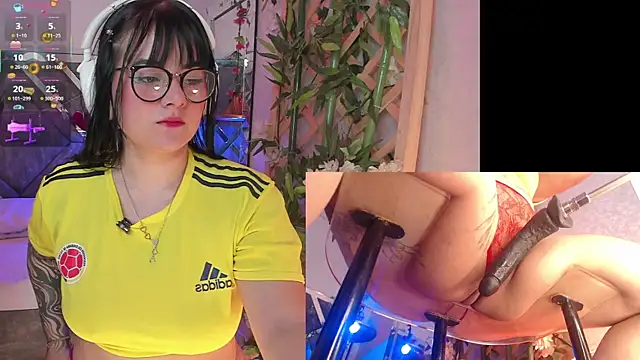 Snapshot of EternaAura chatting on 11/11/25, 01:11 EternaAura online show from 11/11/25, 01:11