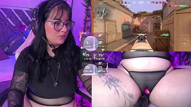 Snapshot of EternaAura chatting on 12/01/25, 01:38 EternaAura online show from 12/01/25, 01:38