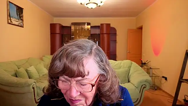 Snapshot of Betty_Brick chatting on 12/21/25, 12:56 Betty Brick online show from 12/21/25, 12:56